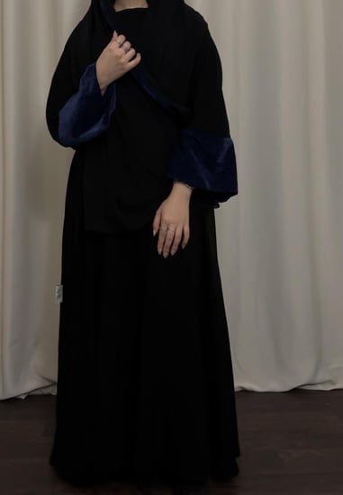 عبايه ( N81 ) اكمام جوخ كحلي