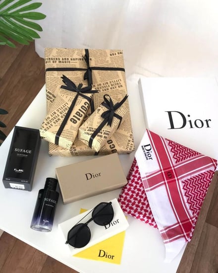 طقم هدية رجالي فاخر شماغ وعطر ونظارة رومانتك شوب الرياض السعودية