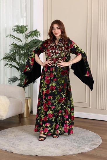 جلاية شيفون مورد مخمل بتطريز شك وكرستال في الصدر