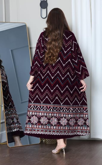 جلابية مخمل بتطريز تراثي أنيق