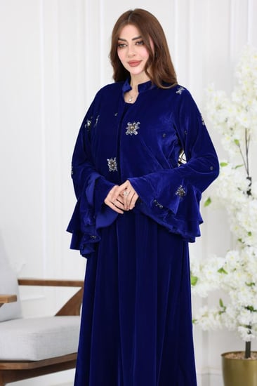 جلابية مخمل قطعتين بجاكيت مطرز ترتر وكم فرنسي