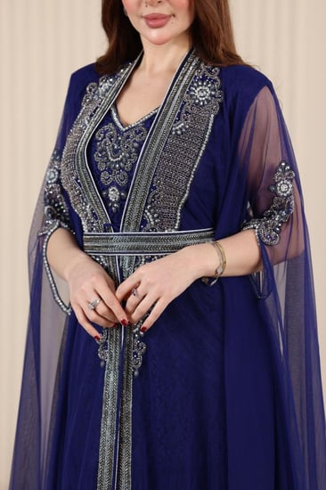 جلابية قفطان قطعتين فراشة بتطريز عريض في الصدر و بطانة دانتيل وتل