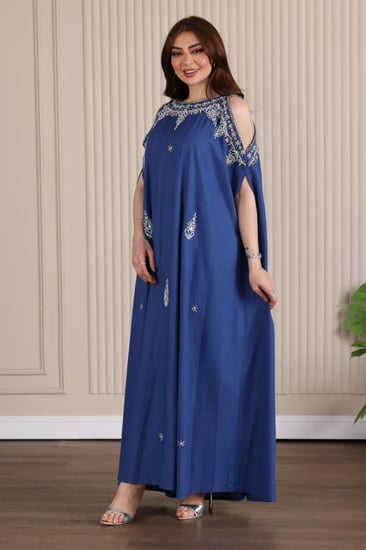 جلابية استقبال ليين مطرزة بفتحة في الاكتاف