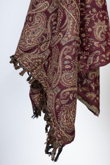 شال كشميري ثقيل بنقوشات جميلة