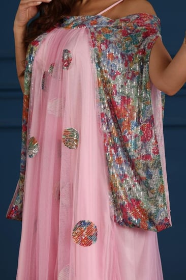 فستان تل بأكمام واسعه من الترتر