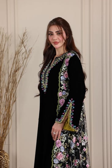 جلابية مخمل بتطريز شك يدوي والتل المطرز