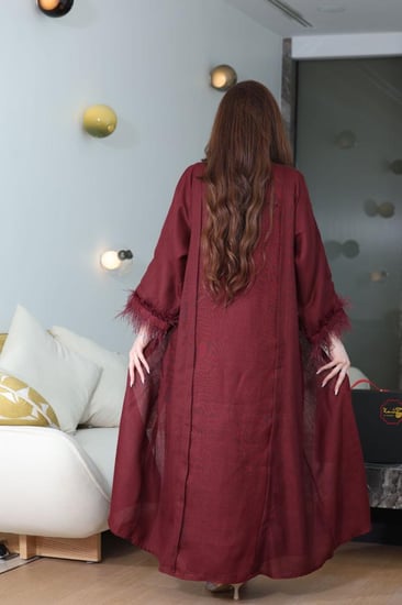 جلابية لينن قطعتين متصلة بتطريز كمبيوتر وريش في الاكمام