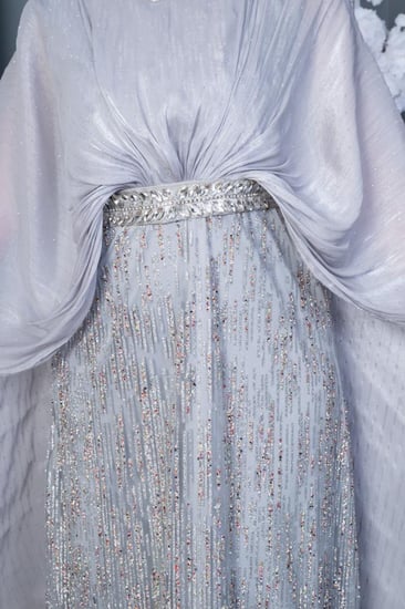 جلابية بخامة الاورجنزا راقية بلون رمادي ولمعة زاهية