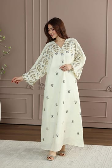 جلابية لينن كويتية بتطريز شك راقي على كامل الجلابية