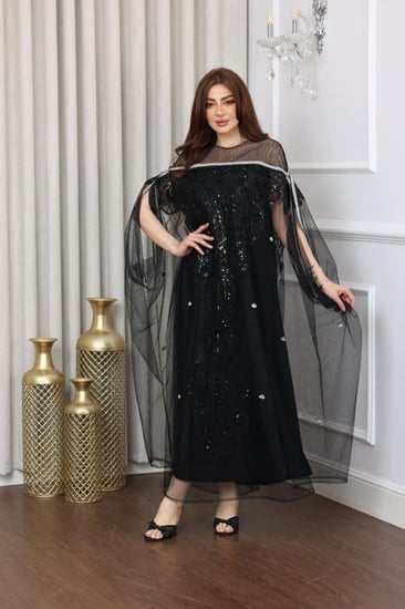 فستان تل بكلفة مطرزة