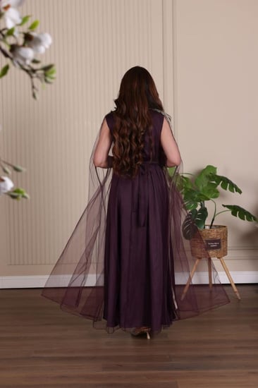 قفطان مغربي قطعتين من الساتان والتل المطرز بالكرستال