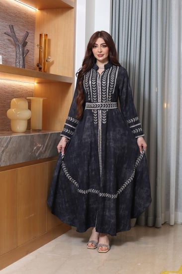 جلابية قطن مخلوط بكلفة مطرزة وحزام خارجي