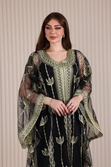 جلابية ( نشل ) بالتل والتطريز الذهبي