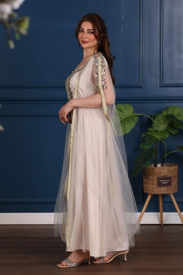 قفطان مغربي قطعتين من الساتان والتل المطرز بالكرستال