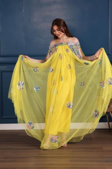 فستان تل بأكمام واسعه من الترتر