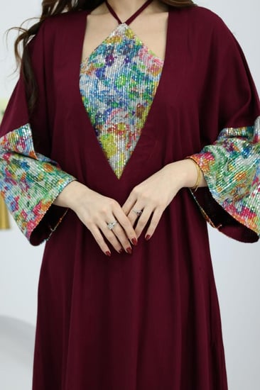 جلابية لينن ممزوجة بالترتر في الصدر و الاكمام