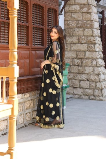 جلابية ( نشل ) بالتل والتطريز الذهبي