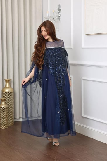 فستان تل بكلفة مطرزة