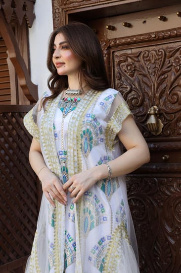 جلابية لينن مطرزه