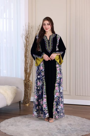 جلابية مخمل بتطريز شك يدوي والتل المطرز