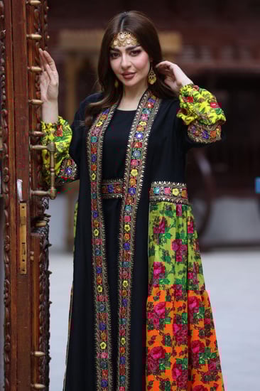 جلابية كريب بحريني قطعتين ممزوجة بقماش الشالكي الملون