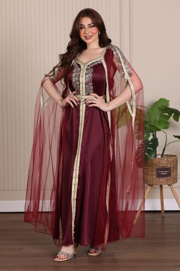 قفطان مغربي قطعتين من الساتان والتل المطرز بالكرستال