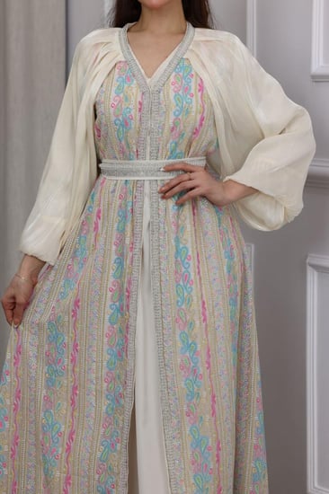 جلابية قطعتين مطرزة بأكمام اورجنزا