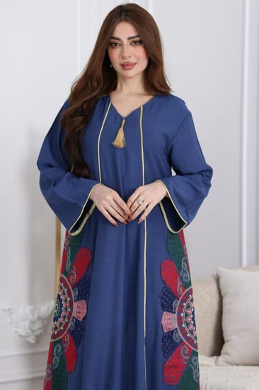 جلابية كريب بحريني بتطريز كمبيوتر في الجوانب