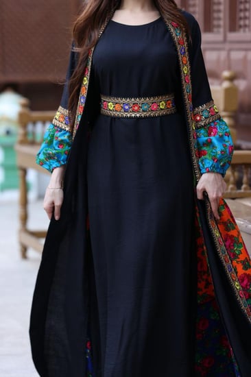 جلابية كريب بحريني قطعتين ممزوجة بقماش الشالكي الملون