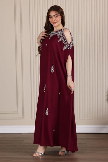 جلابية استقبال ليين مطرزة بفتحة في الاكتاف