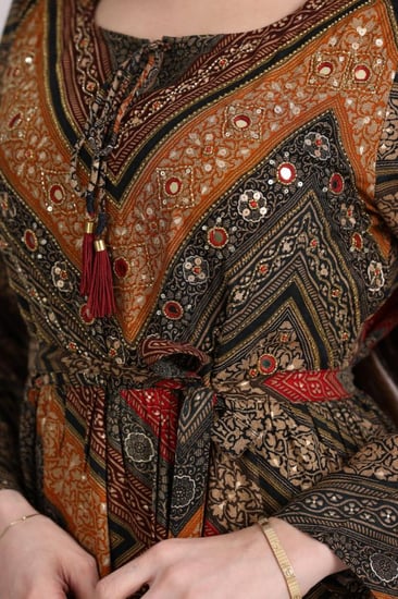 جلابية رايون قطن مشجرة بتطريز خفيف في الصدر