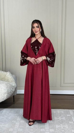 جلابية لينن ممزوجة بالترتر اللماع في الصدر والاكمام