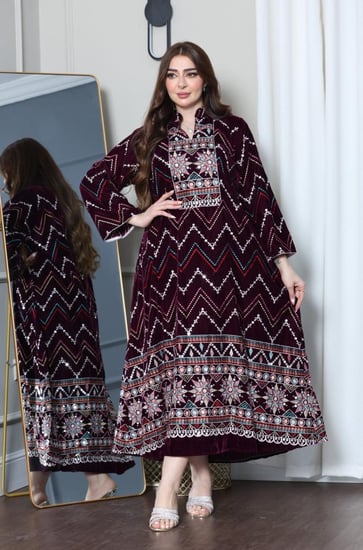 جلابية مخمل بتطريز تراثي أنيق