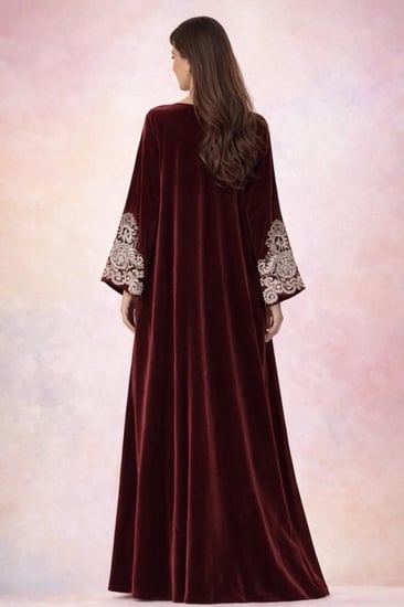 جلابية مخمل بتطريز شرقي مميز