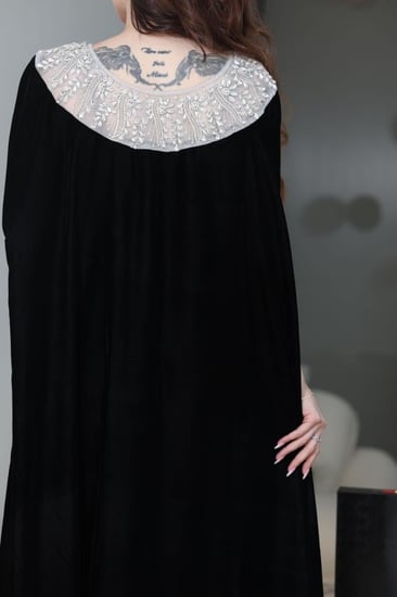 جلابية مخمل فراشة بتطريز كرستالات في الرقبة