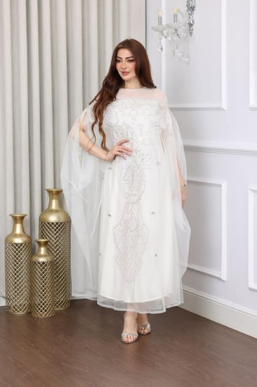 فستان تل بكلفة مطرزة