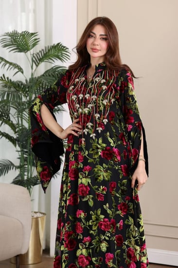 جلاية شيفون مورد مخمل بتطريز شك وكرستال في الصدر