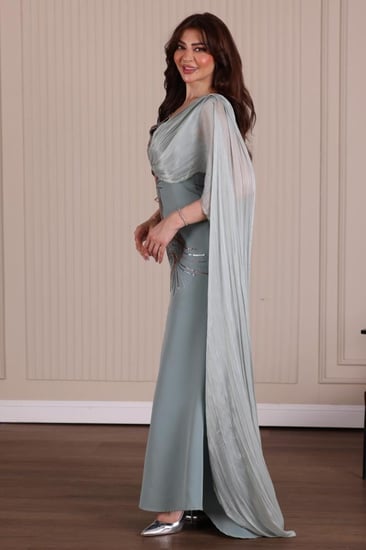 فستان كريب بتطريز طاؤوس