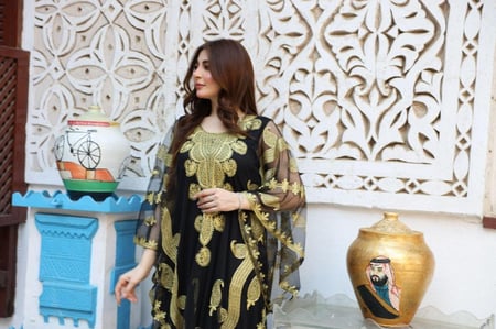 جلابية ( نشل ) بالتل والتطريز الذهبي