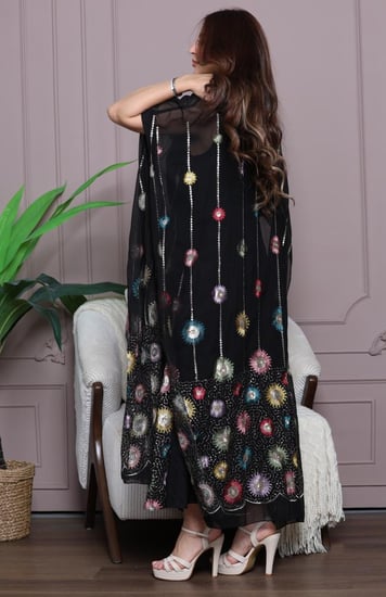 جلابية قطعتين مدمجة بأكمام شيفون مطرز ولينن