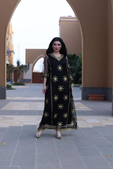 جلابية ( نشل ) بالتل مطرزه بلونين فضي و ذهبي