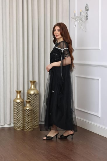 فستان تل بكلفة مطرزة