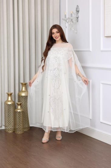 فستان تل بكلفة مطرزة