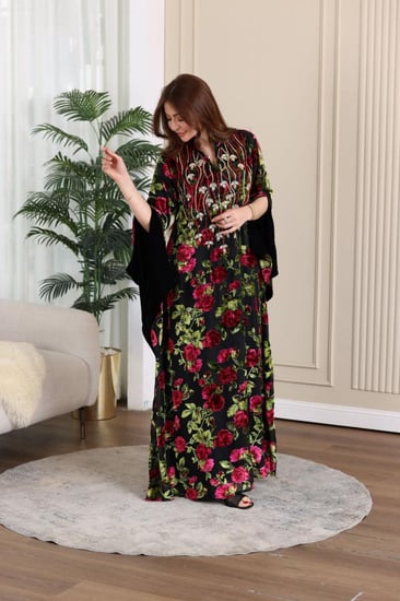 جلاية شيفون مورد مخمل بتطريز شك وكرستال في الصدر