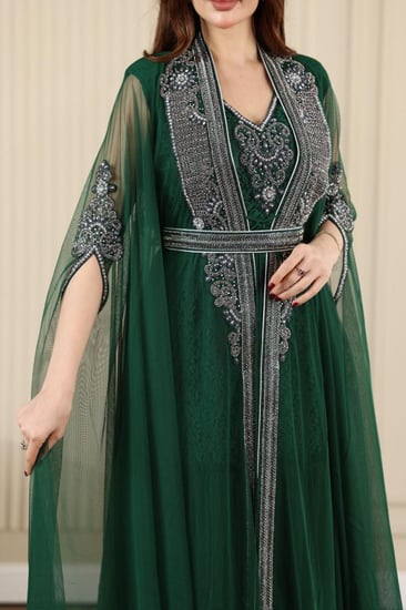 جلابية قفطان قطعتين فراشة بتطريز عريض في الصدر و بطانة دانتيل وتل