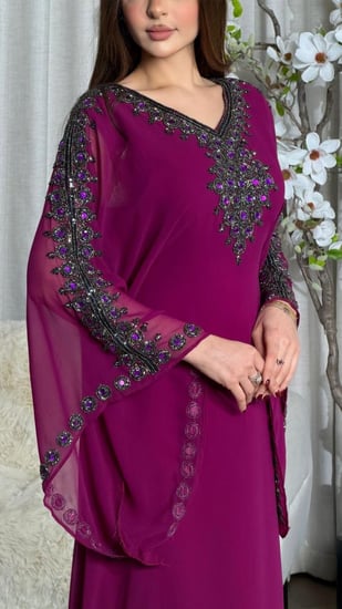 جلابية شيفون بتطريز شك يدوي فاخر واكمام فرنسية