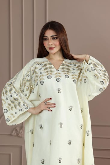 جلابية لينن كويتية بتطريز شك راقي على كامل الجلابية