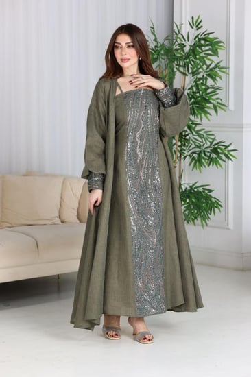 جلابية لينن كويتية قطعتين بكلفة مطرزة بالترتر والفصوص في البطانة والاكمام