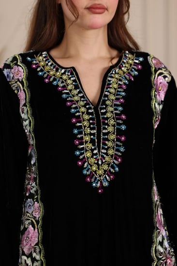 جلابية مخمل بتطريز شك يدوي والتل المطرز