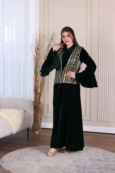 جلابية مخمل قطعتين بجاكيت مطرز كمبيوتر وكم فرنسي